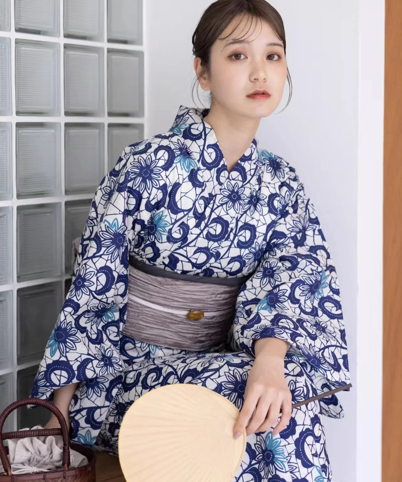 Japanese Kimono / Yukata for Women, Traditional Formal Style in 100% Cotton, Ideal for Photo Shoots Travel Wear