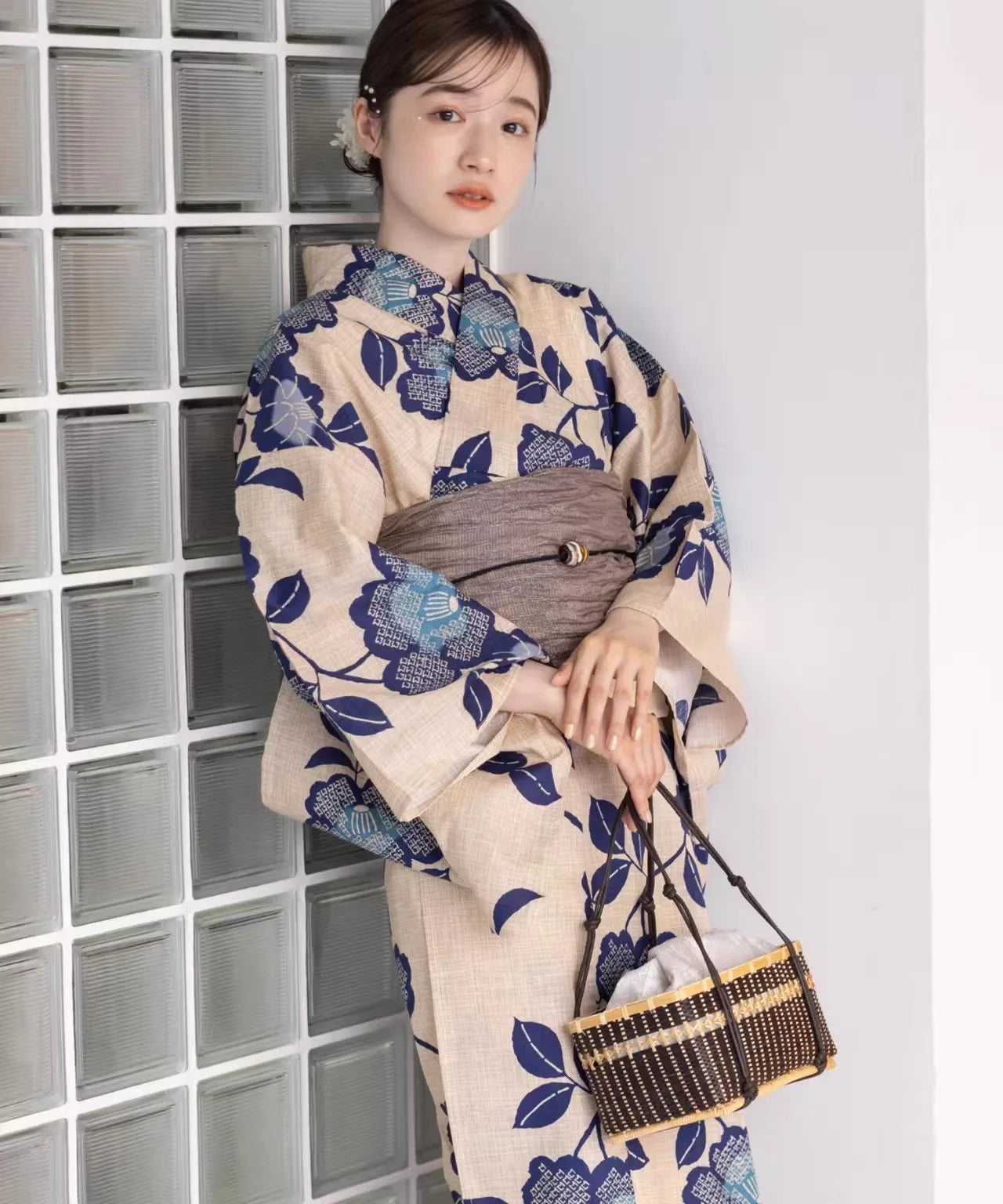 Japanese Kimono / Yukata for Women, Traditional Formal Style in 100% Cotton, Ideal for Photo Shoots Travel Wear