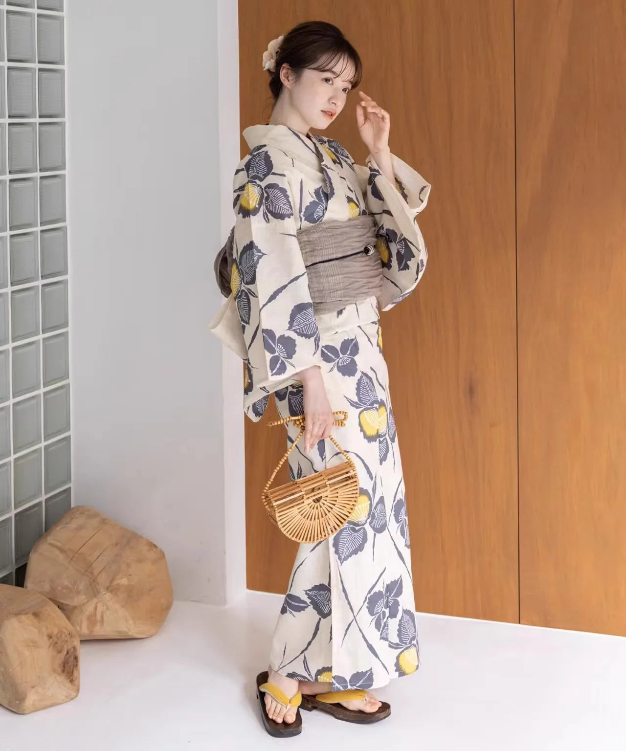 Japanese Kimono / Yukata for Women, Traditional Formal Style in 100% Cotton, Ideal for Photo Shoots Travel Wear